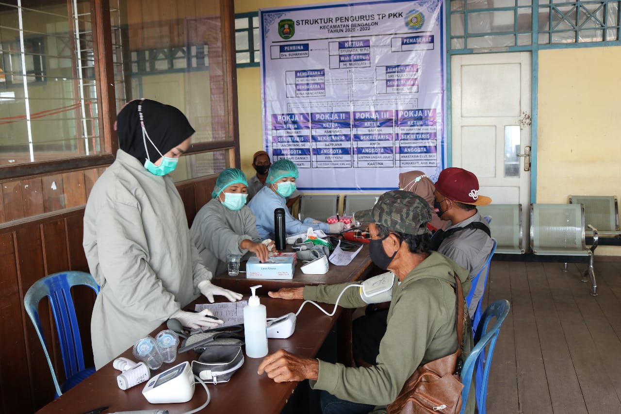Kasmidi Tinjau Vaksinasi Bengalon, Garapan Kadin Kutim Kasmidi Tinjau Vaksinasi Bengalon, Garapan Kadin Kutim
