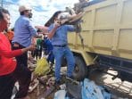Bersihkan Sampah Pasca Banjir di Sangatta