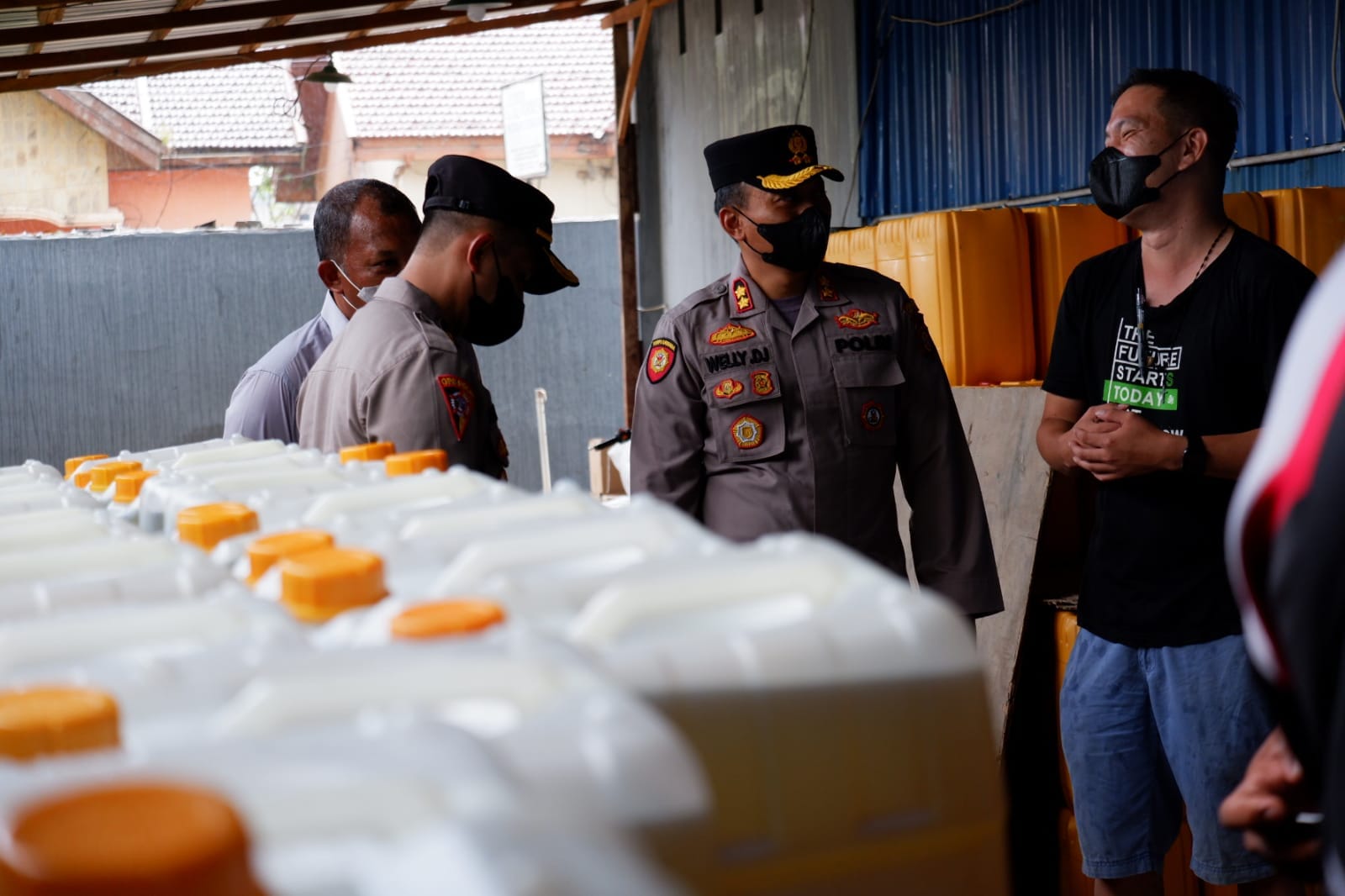 Kapolres Kutim Tinjau Pasar dan Agen Sembako Menjelang Ramadan Kapolres Kutim Tinjau Pasar dan Agen Sembako Menjelang Ramadan
