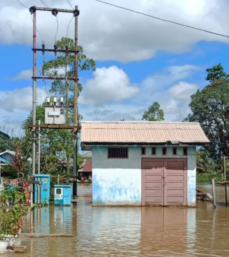 PDAM Mati, Tim Relawan Bantu Air Galon Bagi Warga Terdampak Banjir