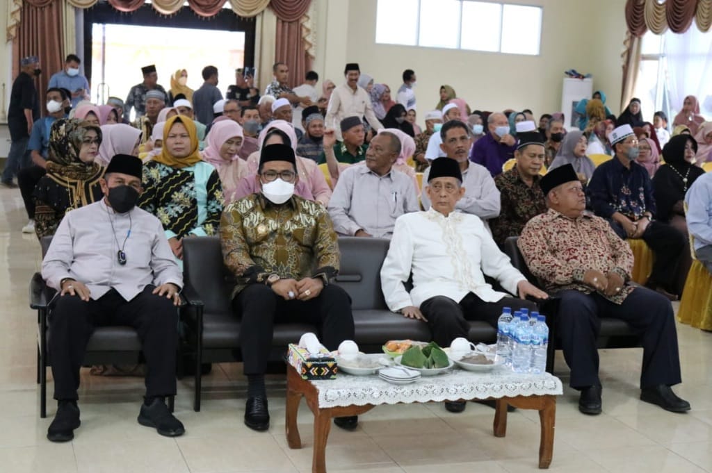 Wabup Kutim Kasmidi Bulang Hadiri Halal Bihalal KWS-KT di Sangkulirang 2 Wabup Kutim Kasmidi Bulang Hadiri Halal Bihalal KWS-KT di Sangkulirang