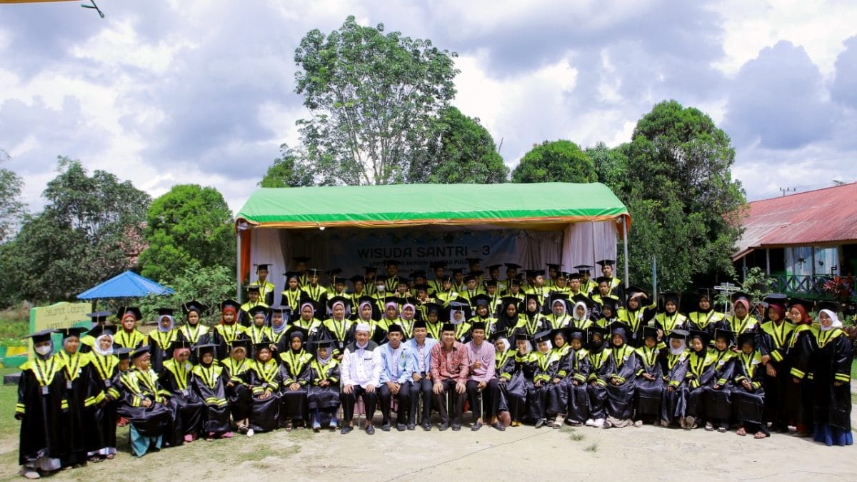 Ketua DPRD Kutim Hadiri Wisuda Santri Ke-3 LPPTKA DPK BKPRMI di Rantau Pulung 2 Ketua DPRD Kutim Hadiri Wisuda Santri Ke-3 LPPTKA DPK BKPRMI di Rantau Pulung