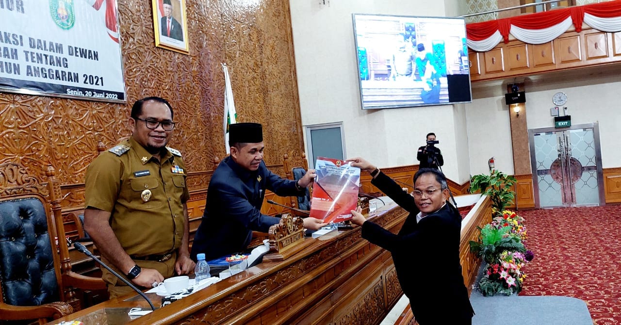 Paripurna DPRD Kutim Ke-16 Fraksi PDI Perjuangan Ingatkan Pemkab Kutim Perlu Kehati-hatian Dalam Mengelolaan APBD