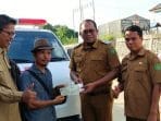 Wakil Bupati Kutim Kasmidi Bulang Serahkan Bantuan 1 Unit Ambulance Ke Desa Martadinata