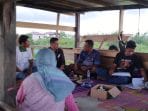 Ketua DPRD Kutim Kunjungi Pemuda kelompok Tani Ungas Jaya di Desa Sepaso Barat