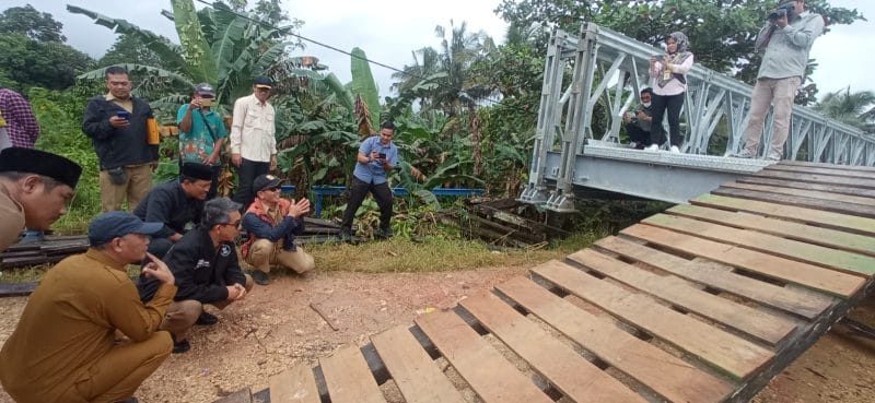 bupati kaliorang jembatan bailey