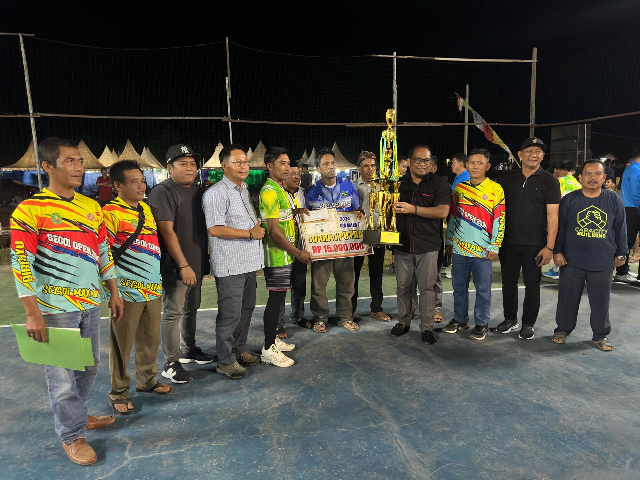 Wabup Kasmidi Resmi Tutup Tournament Bola Voli di Hari Jadi Ke 32 Desa Segoi Makmur