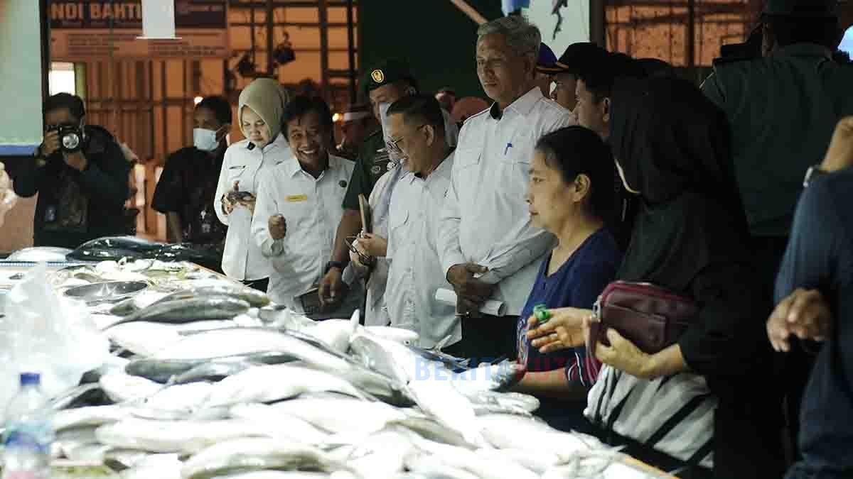 Sekda Sidak Pasar Menjelang Ramadan 1446 H Sekda Sidak Pasar Menjelang Ramadan 1446 H