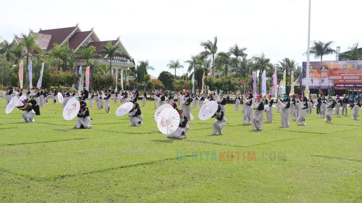 Pertunjukan Tari Massal dari SMPN 1 Sangatta Utara